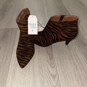 Animal print kitten heel